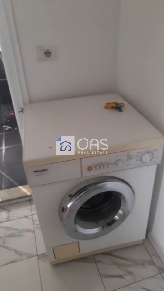 Jepet apartament me qera 1+1 Kombinat