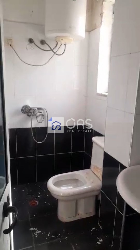 Jepet apartament me qera 1+1 Kombinat