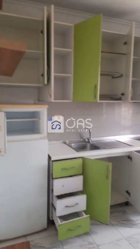 Jepet apartament me qera 1+1 Kombinat