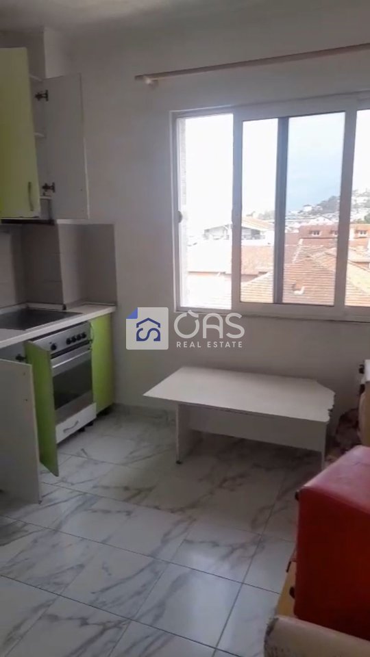 Jepet apartament me qera 1+1 Kombinat