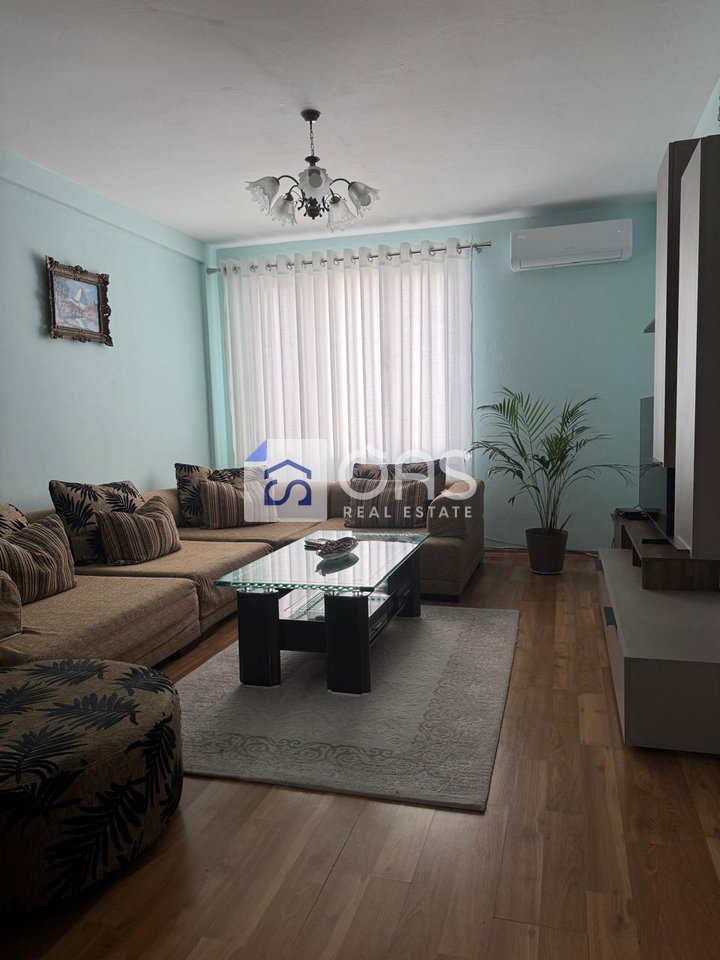 Jepet Apartament me qera 1+1 QENDER