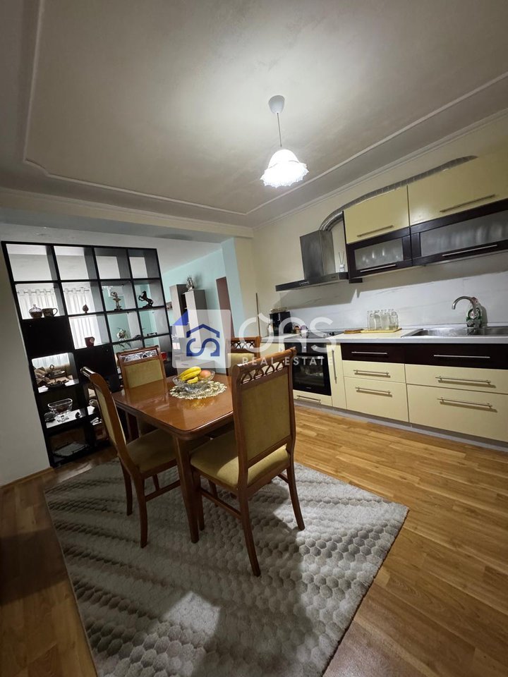 Jepet Apartament me qera 1+1 QENDER