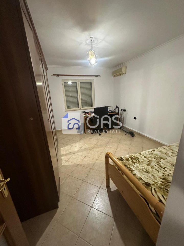 Jepet apartament me qera 2+1 Liqeni Artificial