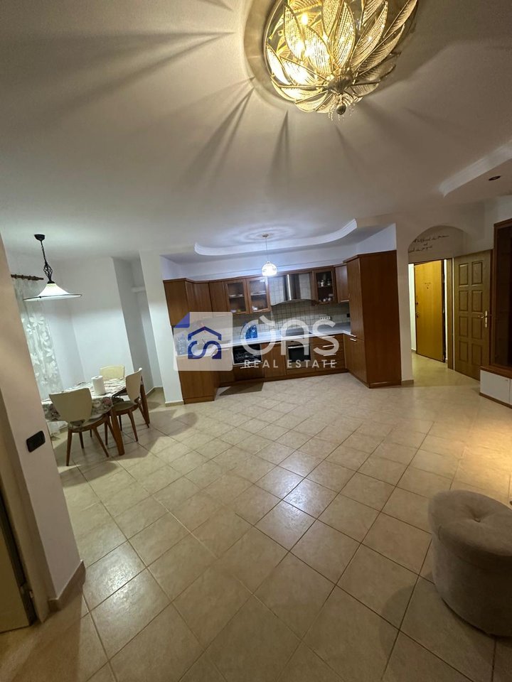 Jepet apartament me qera 2+1 Liqeni Artificial