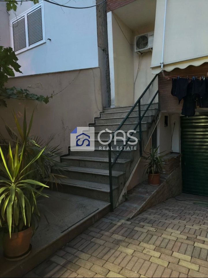 Jepet Apartament me qera 2+1 PAZARI I RI (SHKOLLA E KUQE)