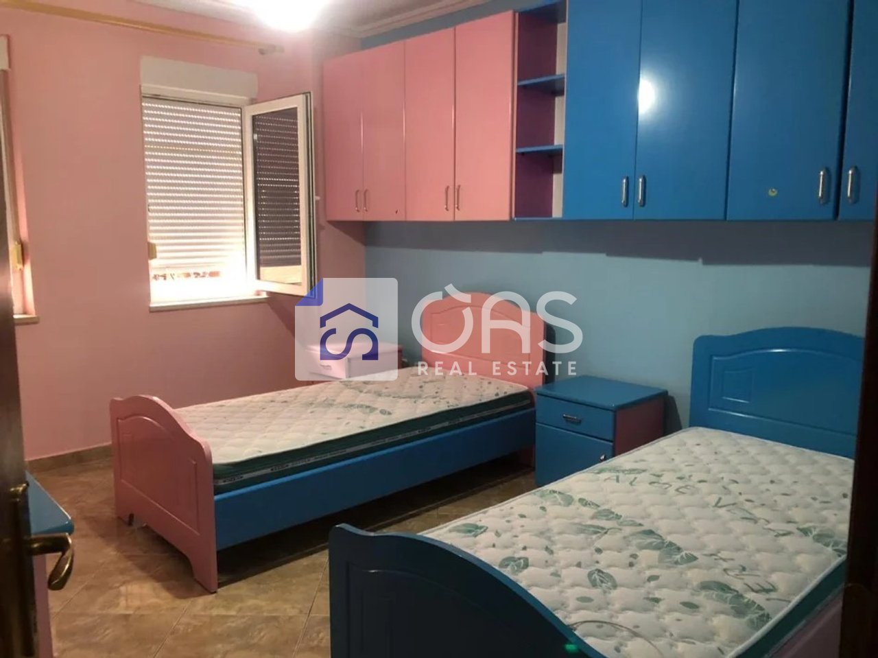 Shitet apartament 2+1+2 tek Liqeni i Thate
