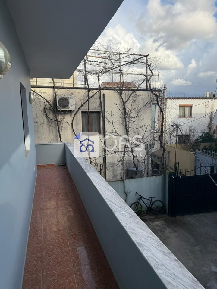 Jepet Apartament me qera 1+1 BULEVARDI I RI  (rr. Jordan Misja )