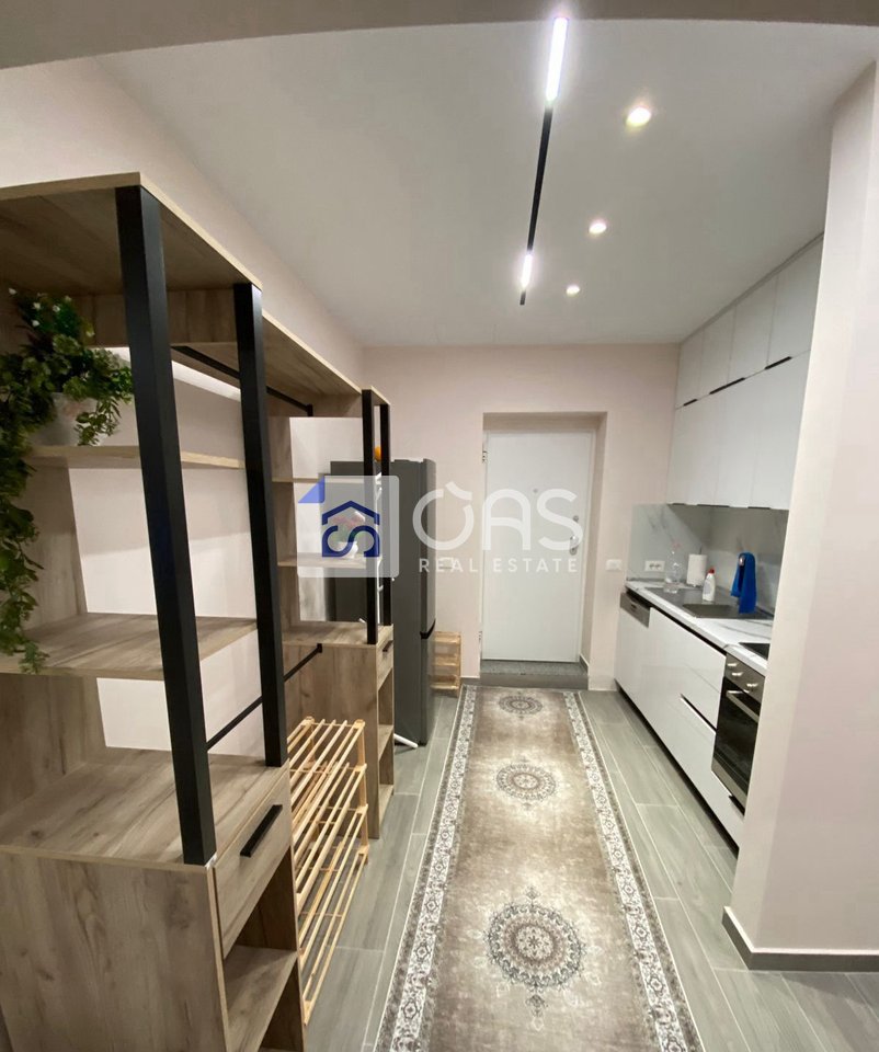 Si affitta appartamento 1+1 in Via Elbasani.