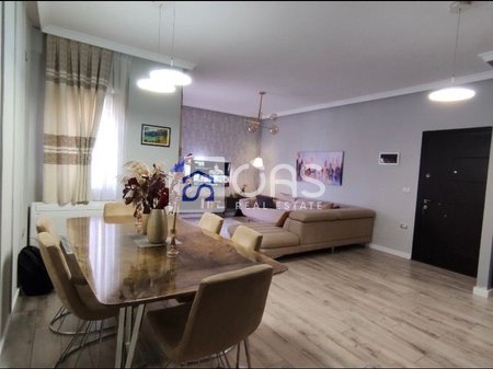 Jepet apartament me qera 2+1 Kopshti Botanik