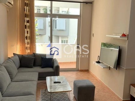 Appartamento 2+1 in affitto presso la Komuna e Parisit