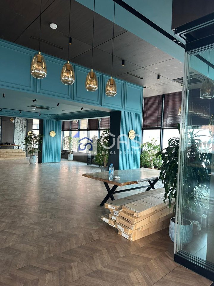 Premium Business Environment (ROOFTOP) Apartment area with arrows