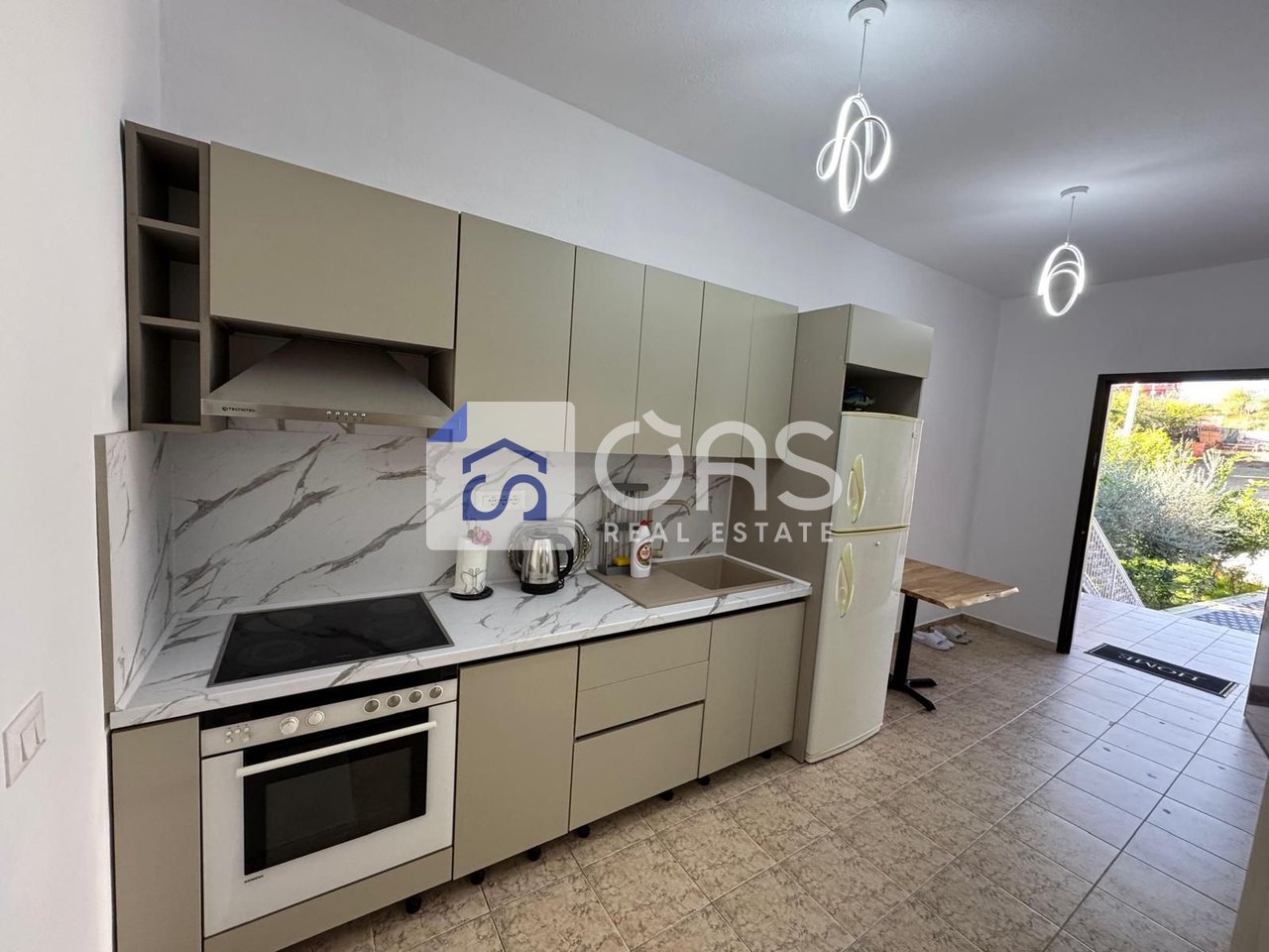 Jepet apartament me qera 1+1+ parkim ne Shkoze