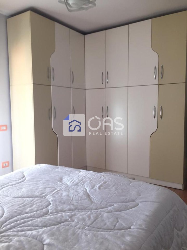 Jepet apartament me qera 2+1 Komuna e Parisit