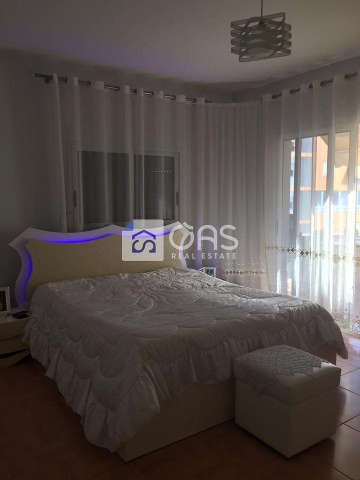 Jepet apartament me qera 2+1 Komuna e Parisit