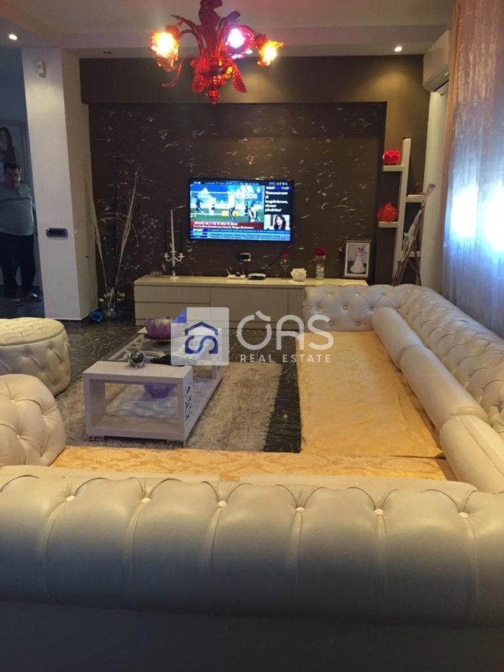 Jepet apartament me qera 2+1 Komuna e Parisit