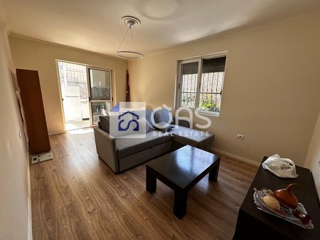 Jepet apartament me qera 1+1 Te 21 Dhjetori
