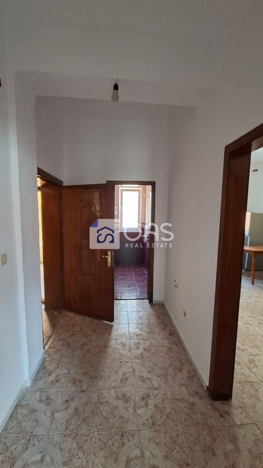 Jepet apartament me qera 1+1 Rruga E Durrsit