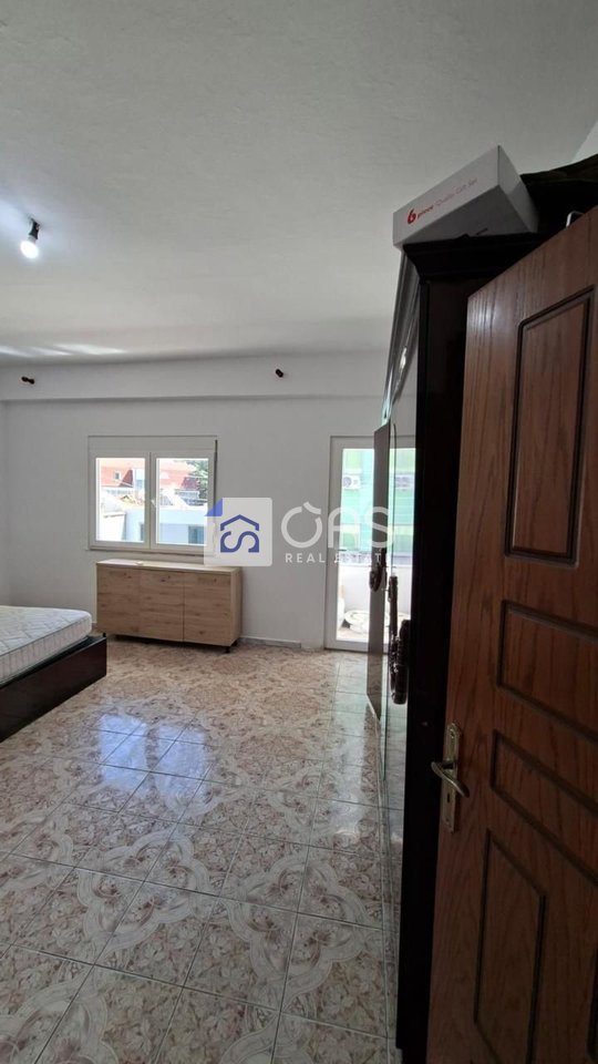 Jepet apartament me qera 1+1 Rruga E Durrsit