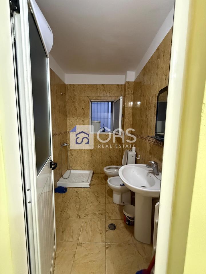 shitet apartament 1+1 pallati me shigjeta