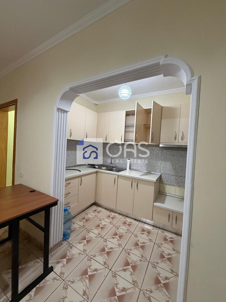 shitet apartament 1+1 pallati me shigjeta