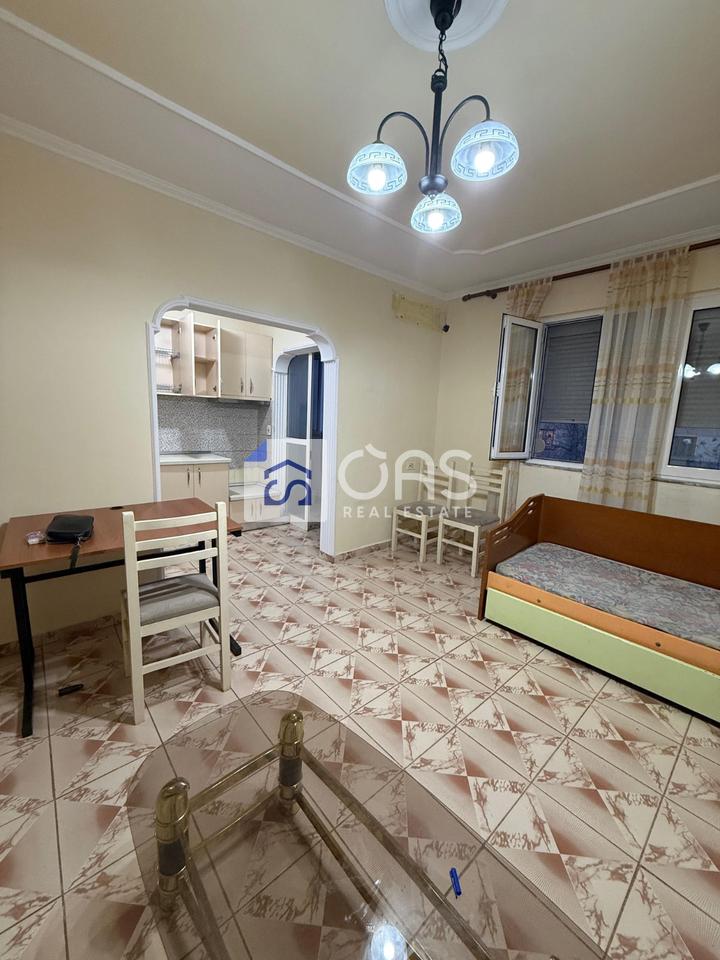 shitet apartament 1+1 pallati me shigjeta