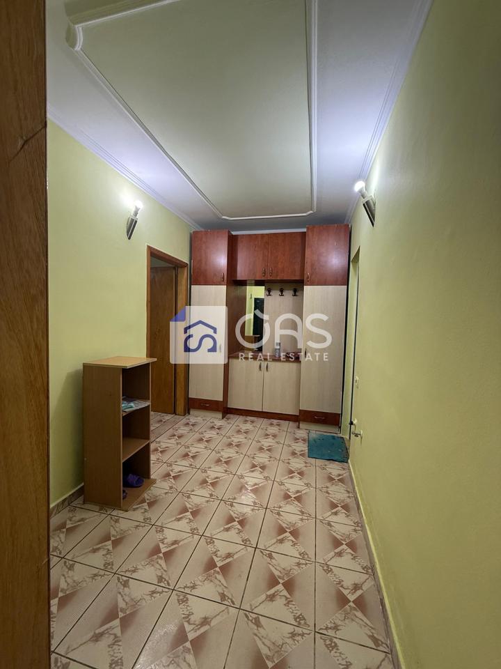 shitet apartament 1+1 pallati me shigjeta