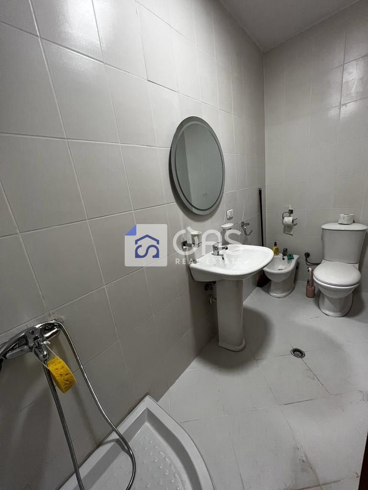 Jepet apartament me qera 2+1 Stacioni Trenit