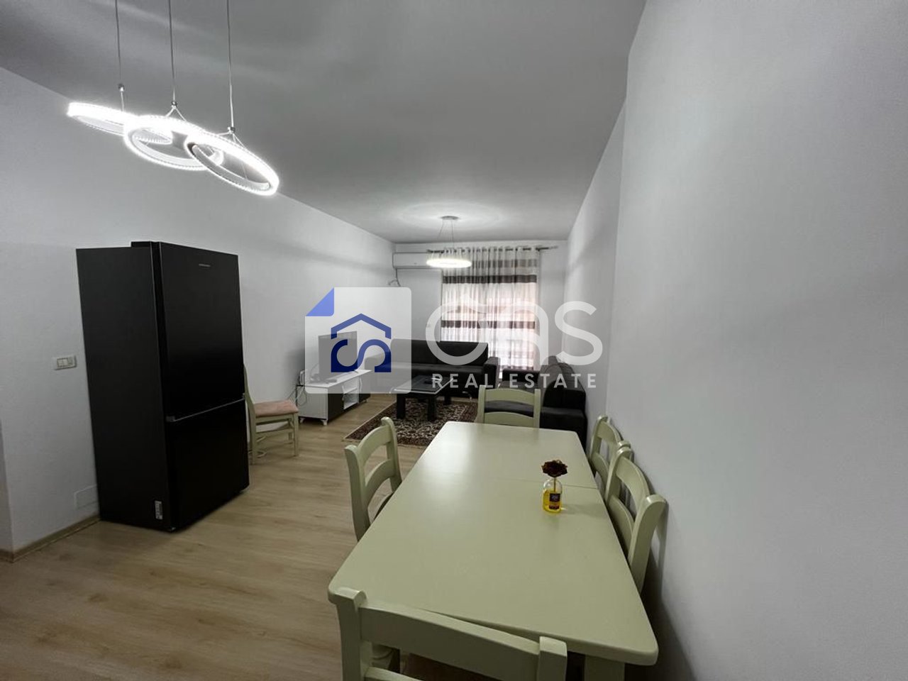 Jepet apartament me qera 2+1 Stacioni Trenit