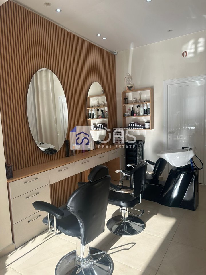 Jepet me qera SALLON ESTETIK   rruga e kavajes   (Square 21)