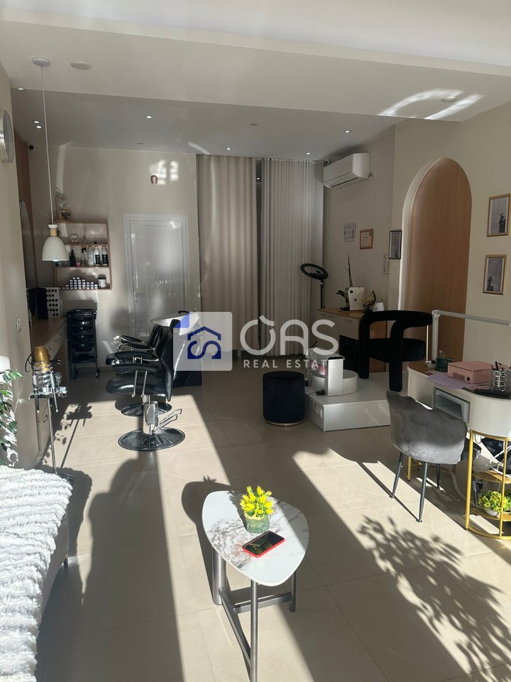 Jepet me qera SALLON ESTETIK   rruga e kavajes   (Square 21)