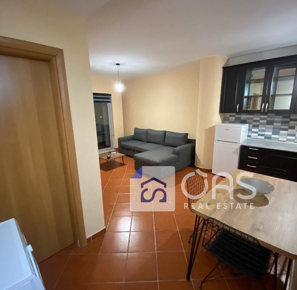 Jepet apartament me qera 1+1 Pallati Me Shigjeta