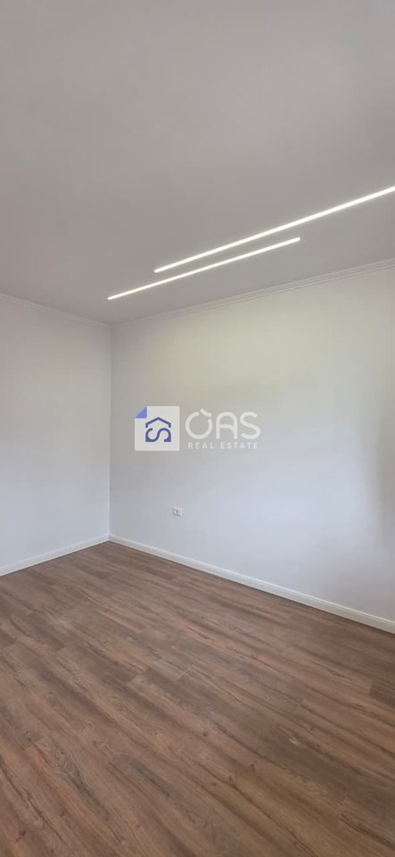 Shitet apartament 2+1 Te Rruga Bardhyl