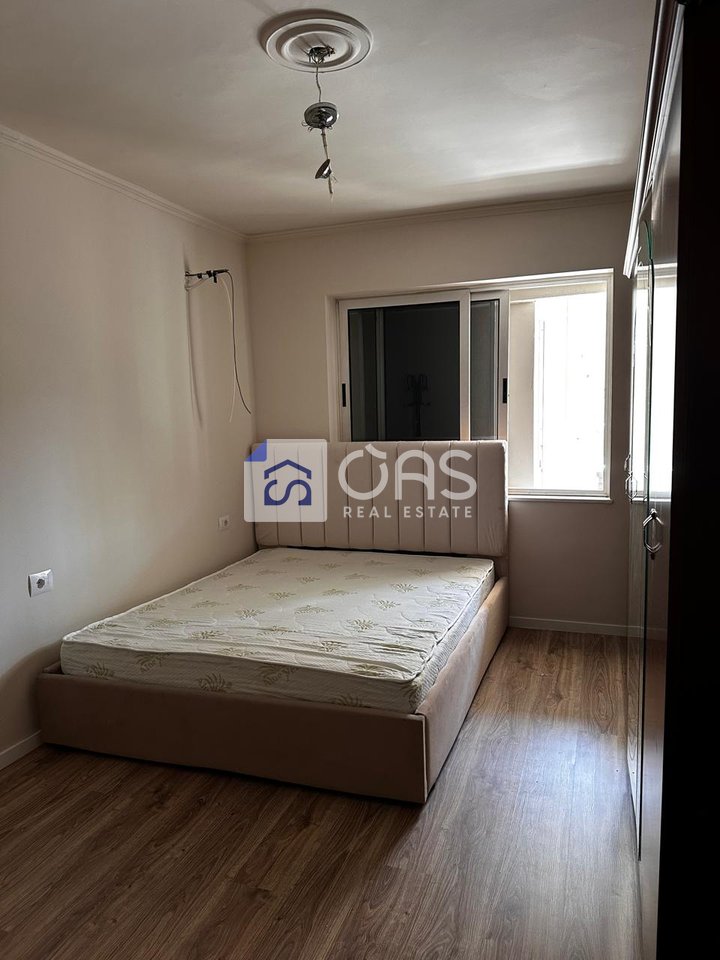 Jepet apartament me qera 1+1 Te 21 Dhjetori