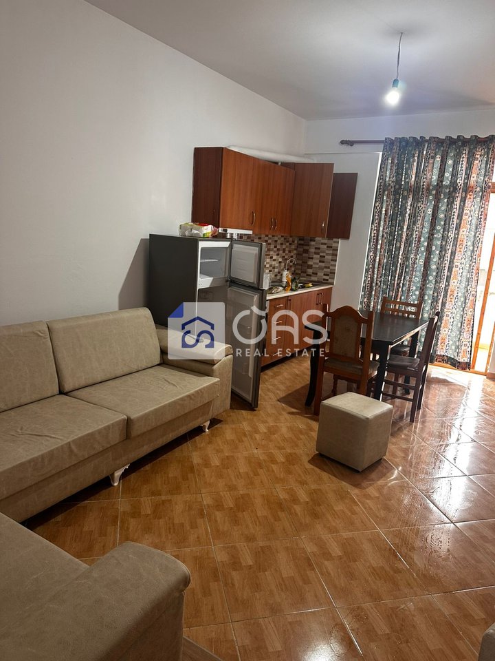 Jepet apartament me qera 1+1 Astir