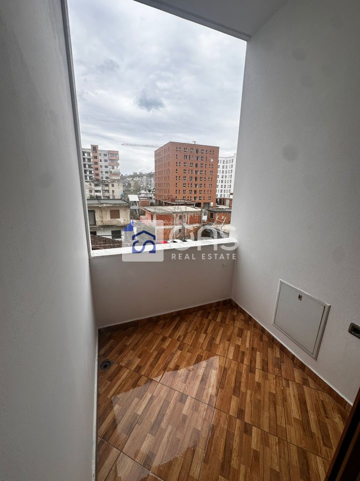 Jepet apartament me qera 1+1 Astir