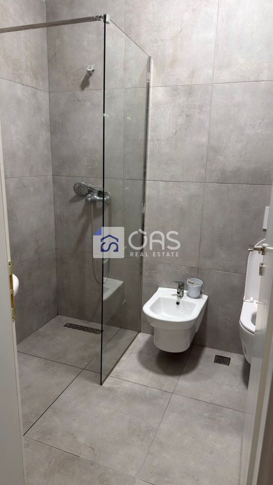 Jepet apartament me qera 2+1 5 maj