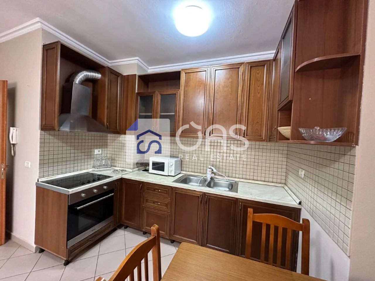 Jepet apartament me qera 1+1 Rruga E Durrsit