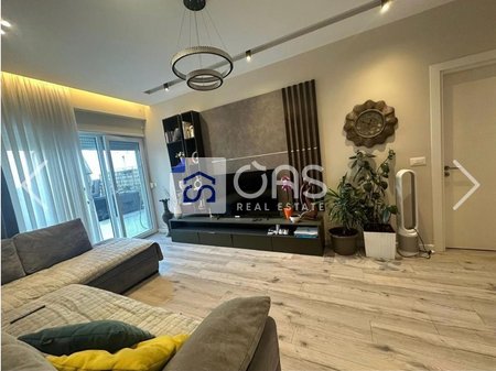 Vendesi duplex 3+1+3 a Kodra e Diellit 2 in vendita