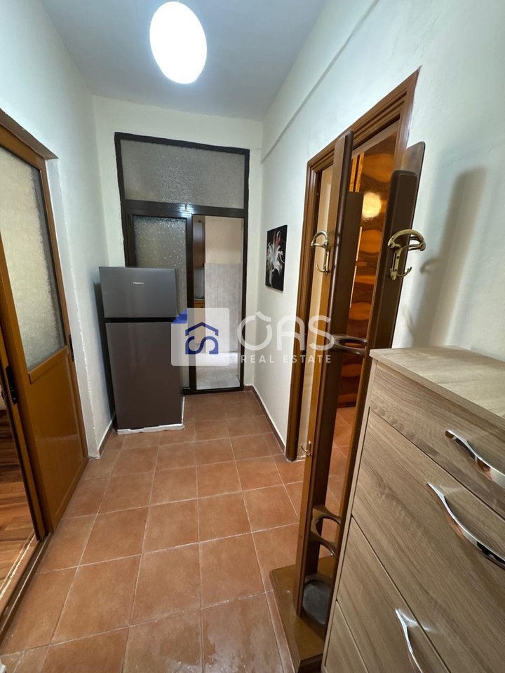 Jepet apartament me qera 1+1 Bllok