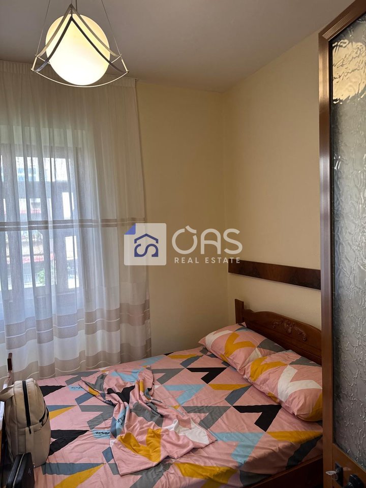 Jepet apartament me qera 1+1 Bllok