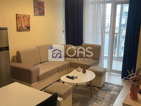 Affittasi appartamento 1+1 presso Komuna e Parisit.