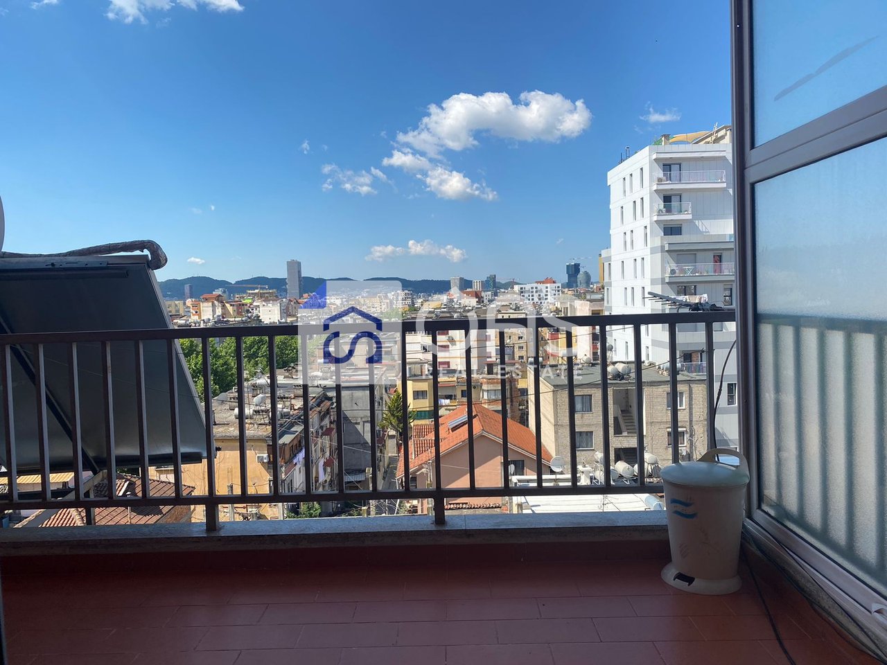 Jepet Apartment me qera 1+1  XHAMLLIK