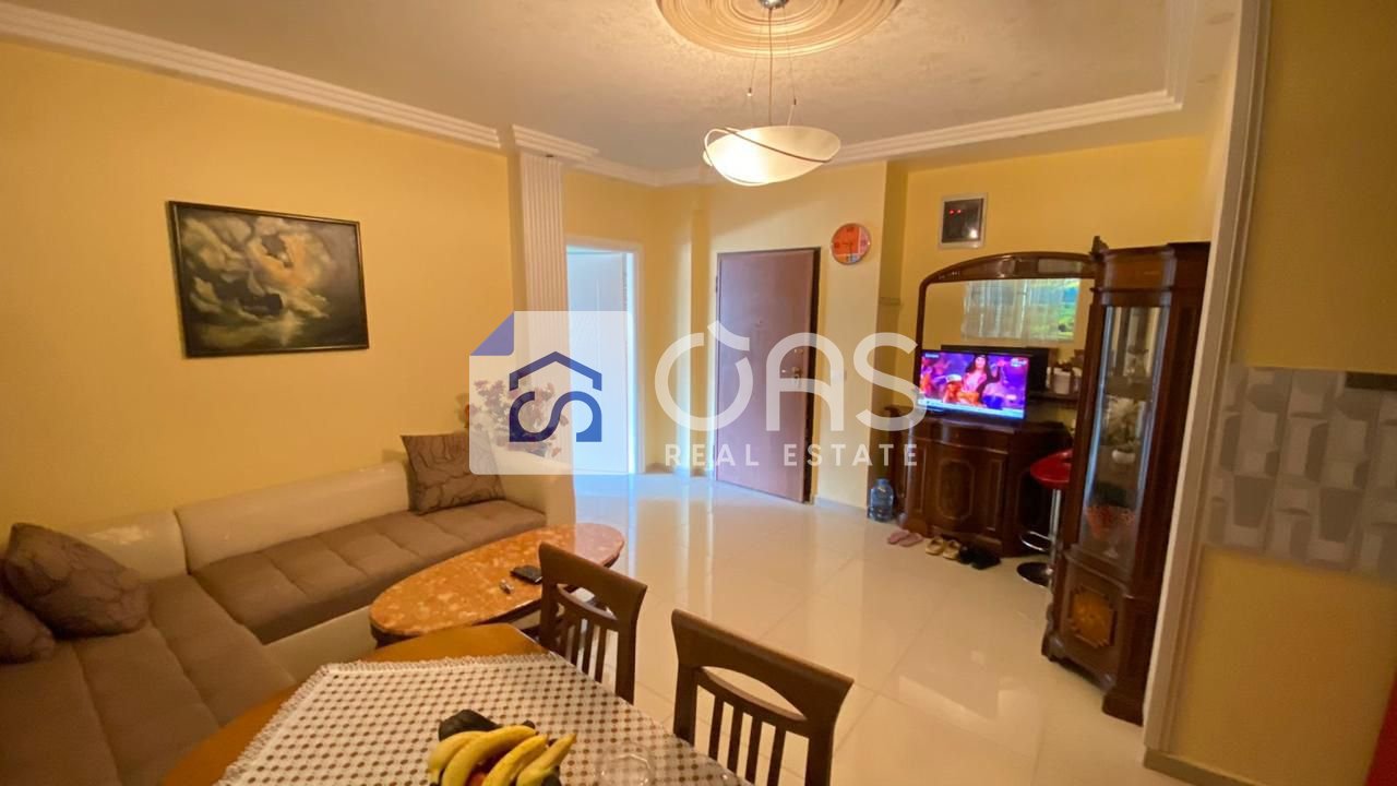 Jepet apartament me qera 1+1 Rruga Dibres