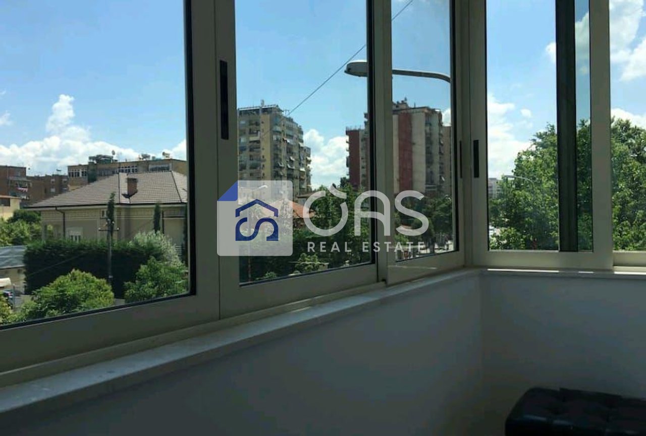 Jepet me qera apartament 1+1 tek Rruga e Sales.