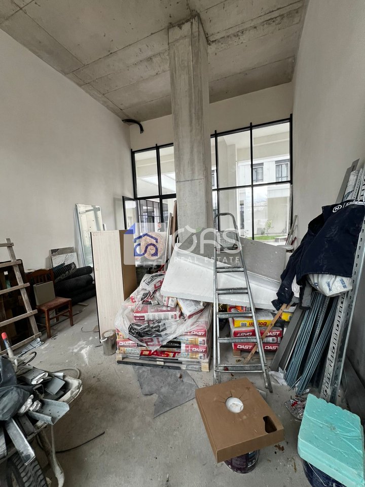 Space for rent in the Paris Commune, Bega 07
