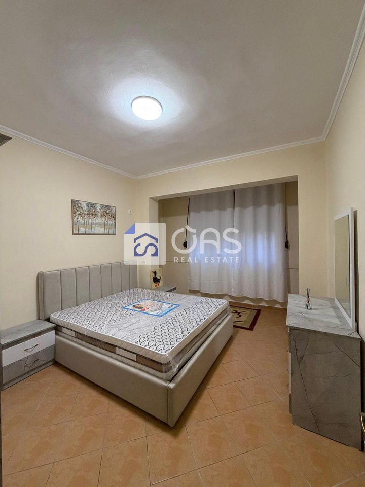 Jepet me qera  apartament 1+1 tek Medreseja