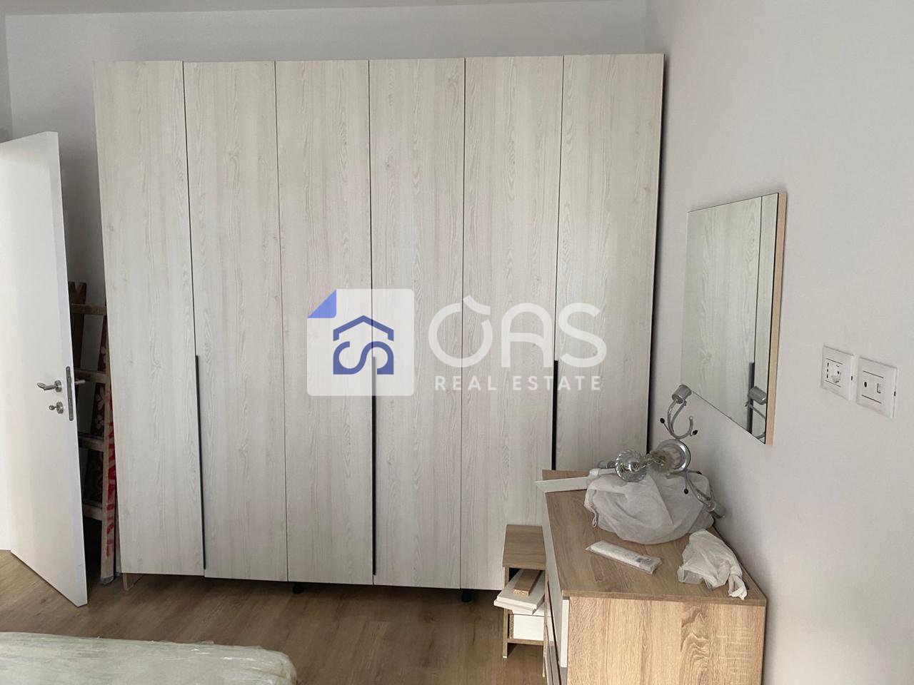 Jepet me qera  apartament 1+1  Univers City