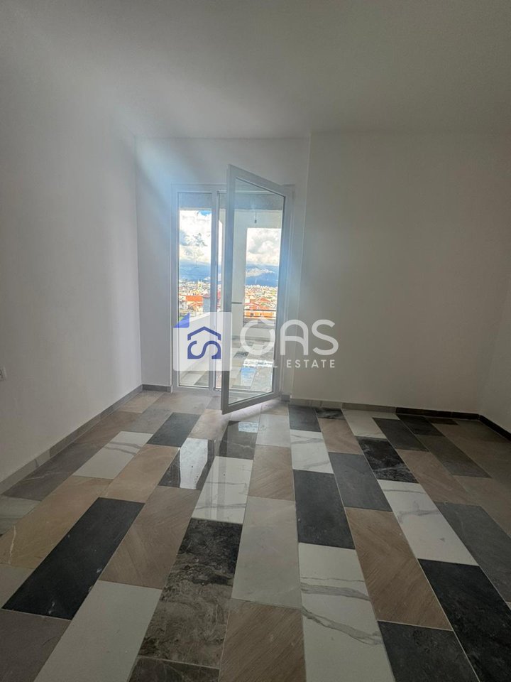 Shitet apartament 2+1+2 ne Pallatet e Verdha