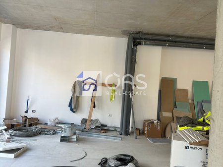 shitet ambienti per biznes  rruga e barrikadave