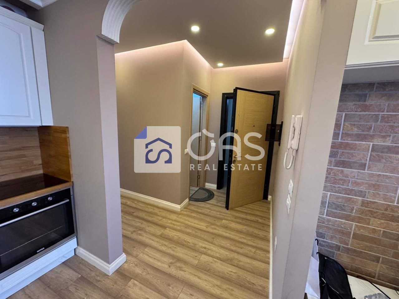 Shitet apartament 2+1 me pamje nga deti ne Durres.